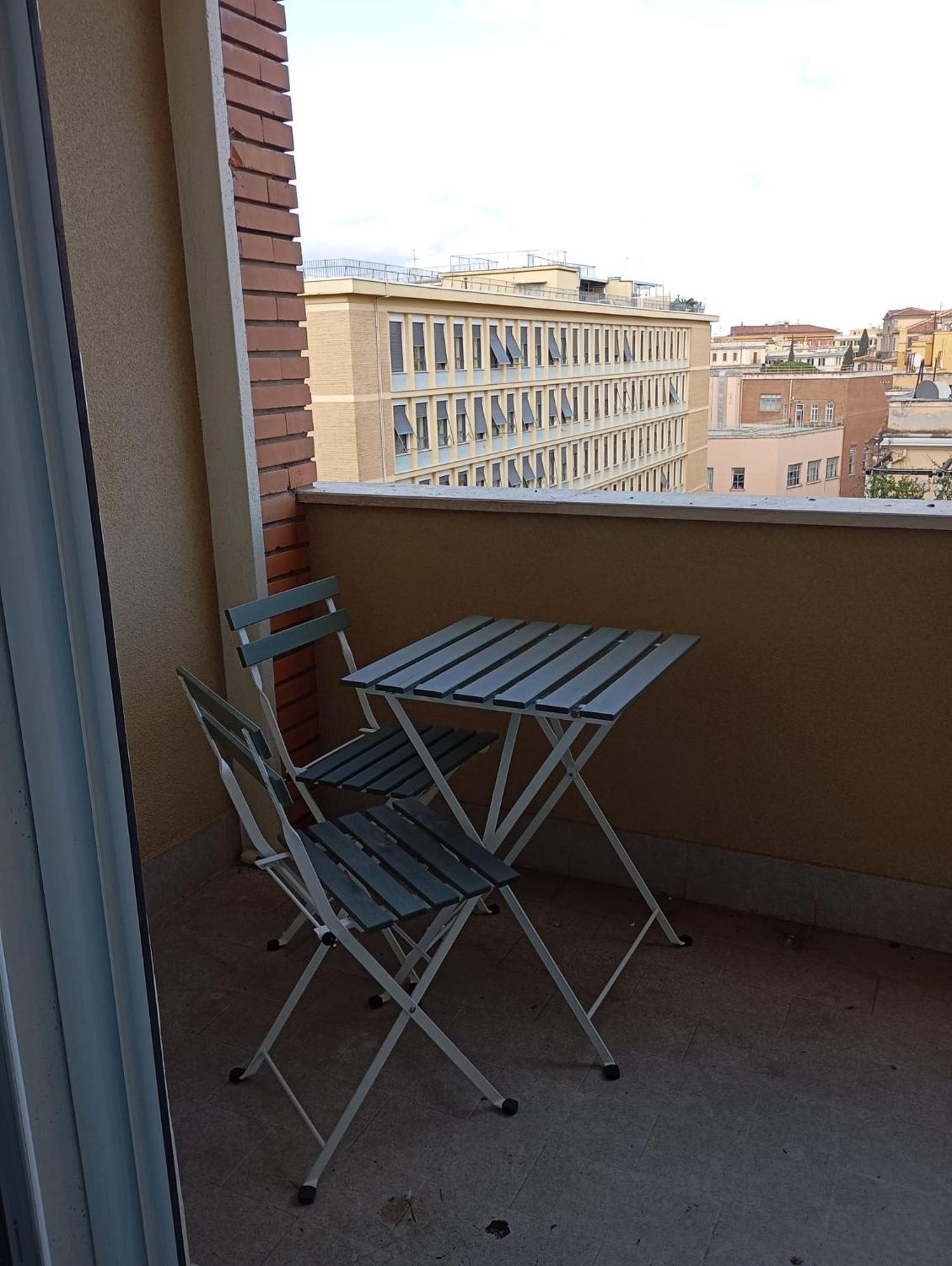 Vittoria Quarter Modern
